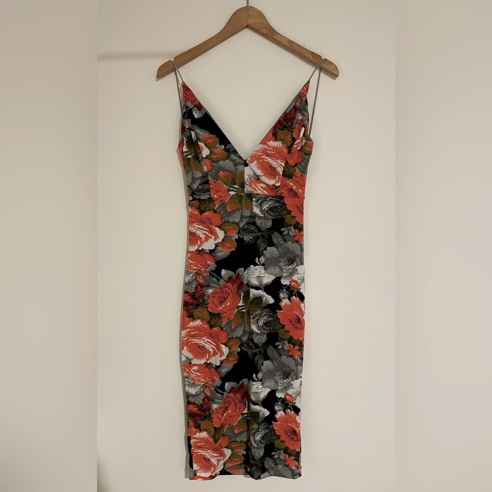 Black and Red Rose Pattern Bodycon Dress.